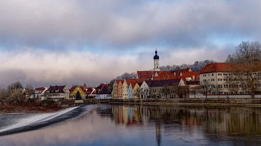 Landsberg am Lech Taxi bestellen zum Flughafen München – Lechwehr und Altstadt von Landsberg am Lech